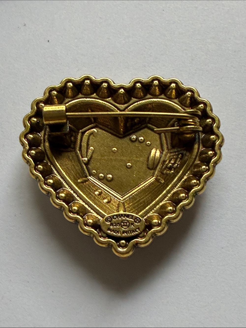 Fashion designer Gold-Tone Heart Brooch with Crystal Accents - Picture 6 of 7